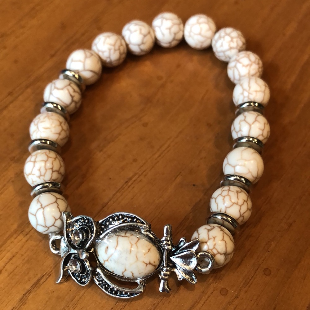 NEW Unique Owl charm & bead bracelet Cream/Tan color beads silver tone accents - Picture 2 of 11